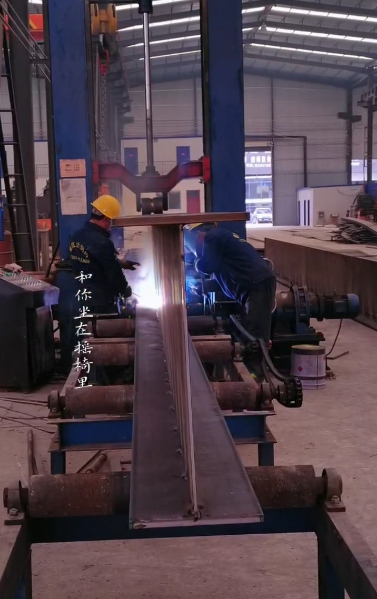 甘肃嘉峪关钢结构厂H型钢组立机